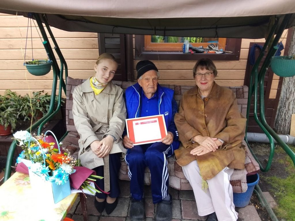 Урок живой истории – гимназисты поздравили ветерана со 101-летием